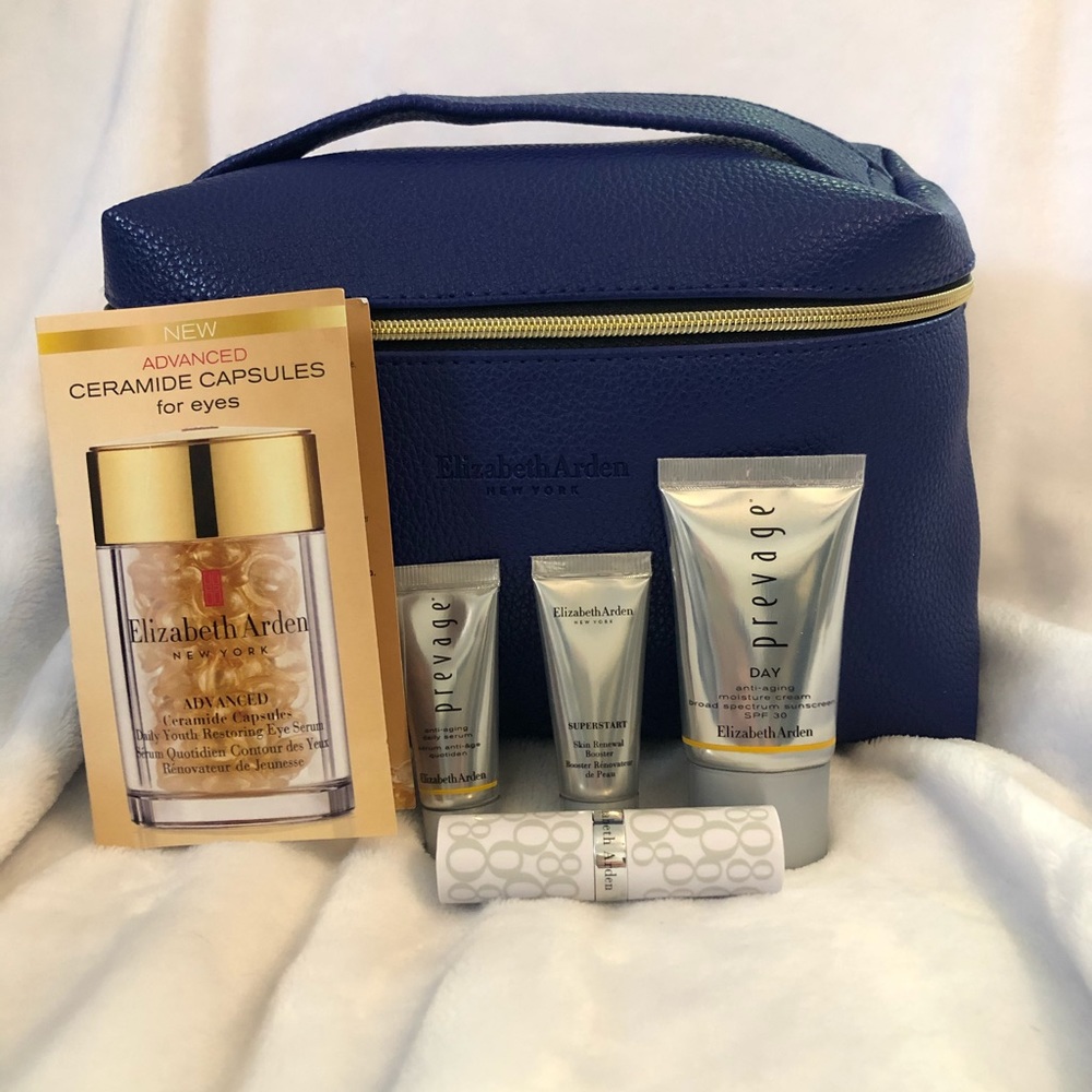 NWT Elizabeth Arden train case with samples